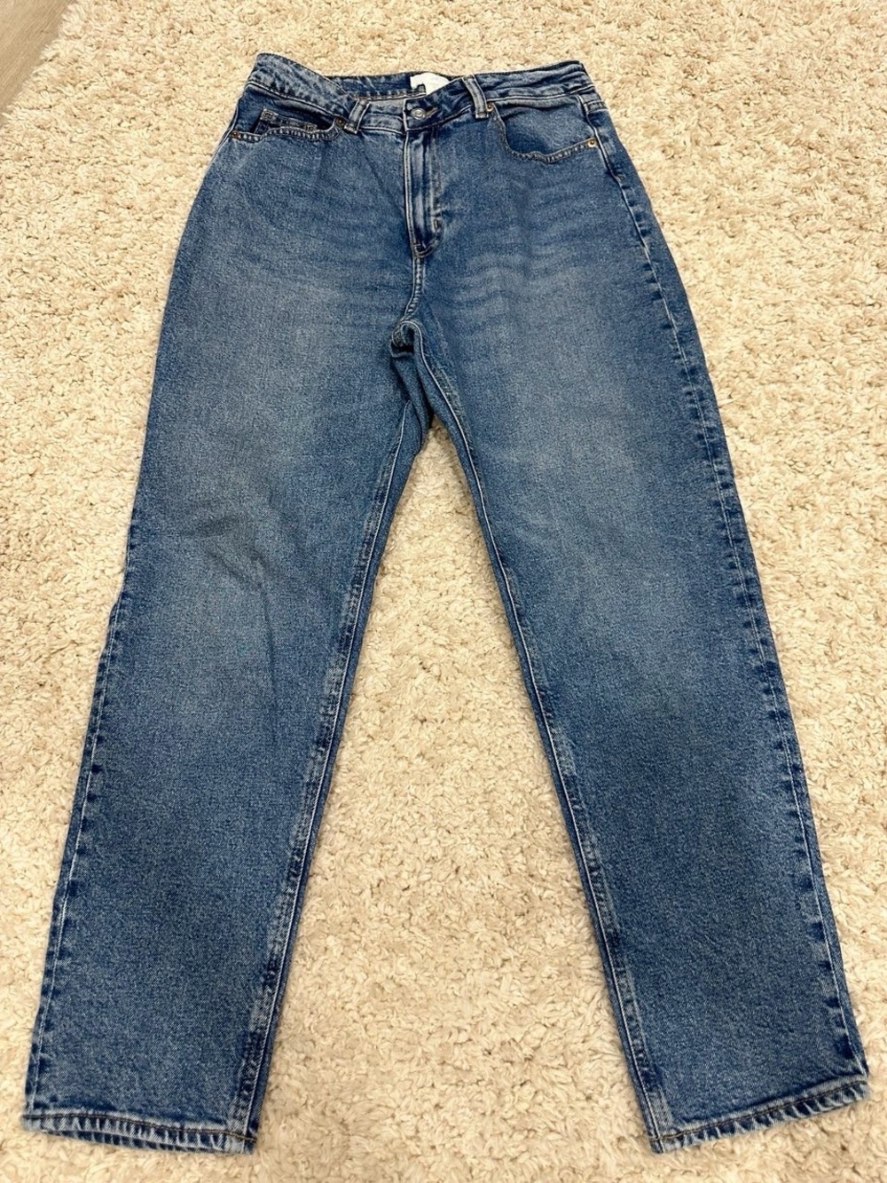 H&M women’s Relaxed Straight Jeans in Blue Wash